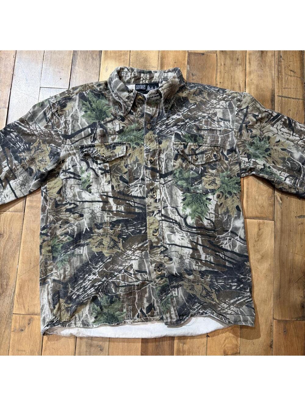 Realtree Men's Multi and Green Shirt
